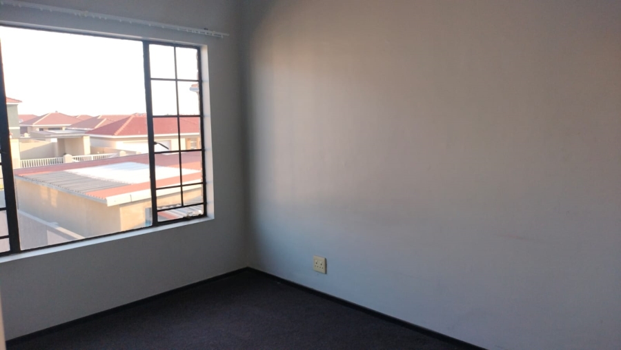 2 Bedroom Property for Sale in Sonneveld Gauteng