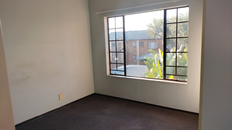 2 Bedroom Property for Sale in Sonneveld Gauteng