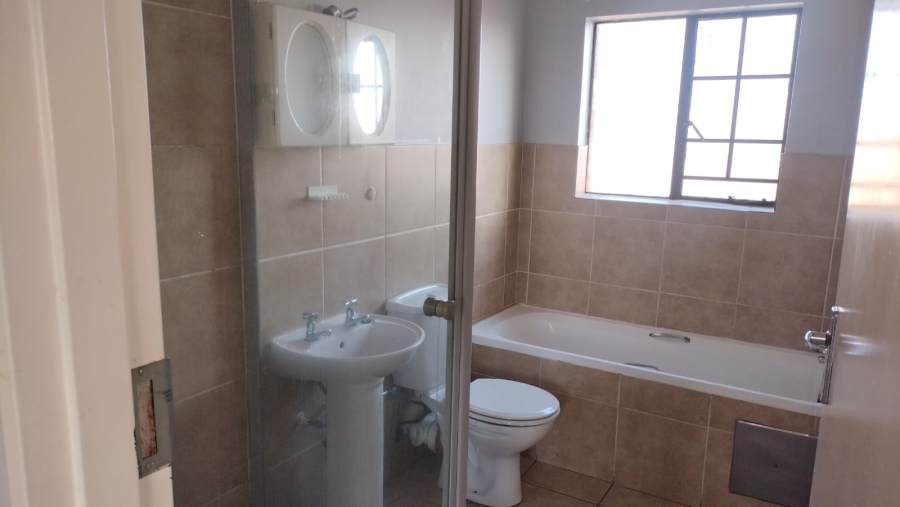 2 Bedroom Property for Sale in Sonneveld Gauteng