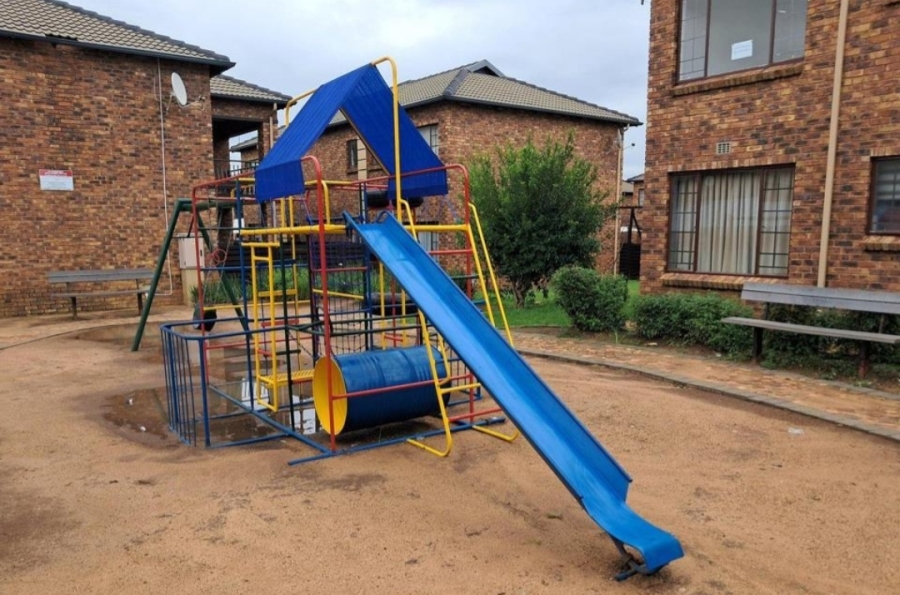 2 Bedroom Property for Sale in Sonneveld Gauteng