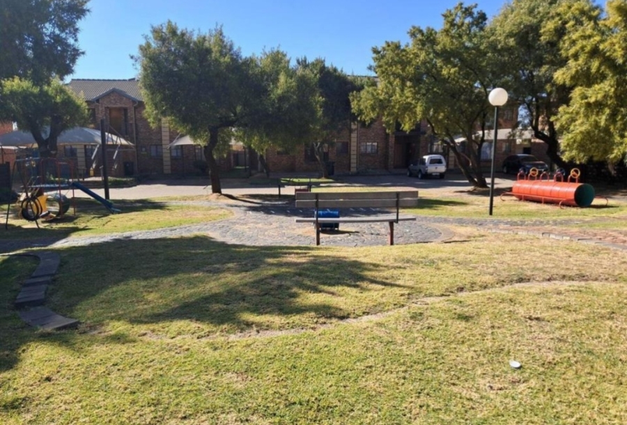 2 Bedroom Property for Sale in Sonneveld Gauteng
