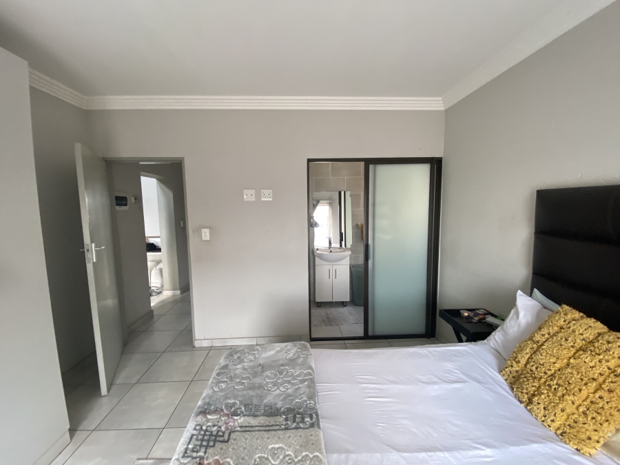 2 Bedroom Property for Sale in Eveleigh Gauteng