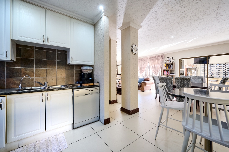 3 Bedroom Property for Sale in Halfway Gardens Gauteng