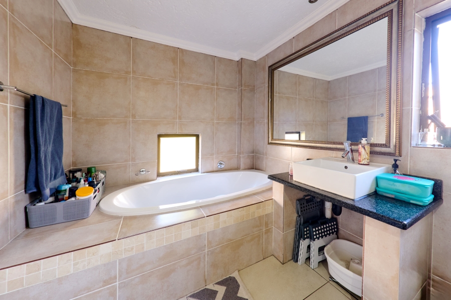 3 Bedroom Property for Sale in Halfway Gardens Gauteng