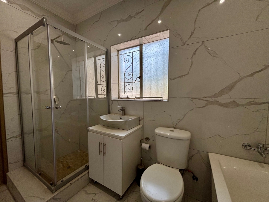 5 Bedroom Property for Sale in Blairgowrie Gauteng