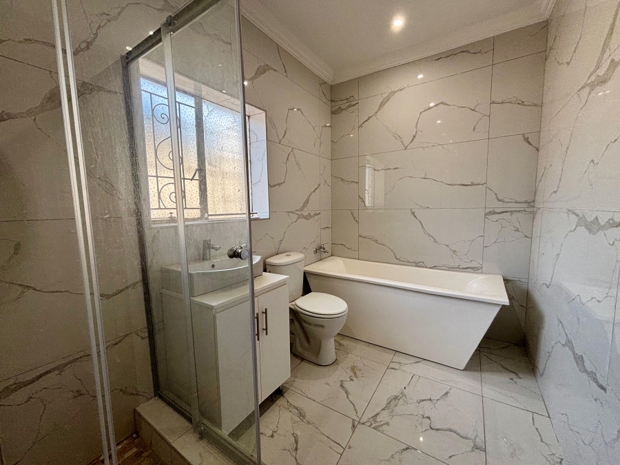 5 Bedroom Property for Sale in Blairgowrie Gauteng