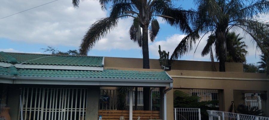 6 Bedroom Property for Sale in Lewisham Gauteng
