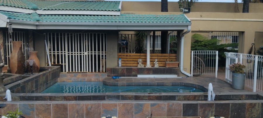 6 Bedroom Property for Sale in Lewisham Gauteng