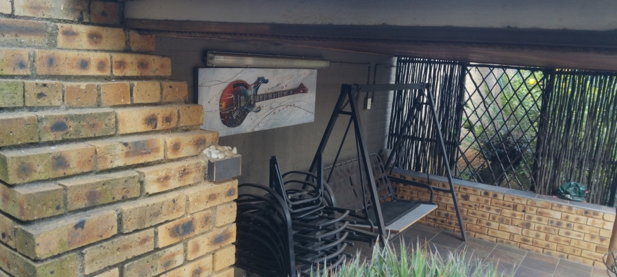6 Bedroom Property for Sale in Lewisham Gauteng