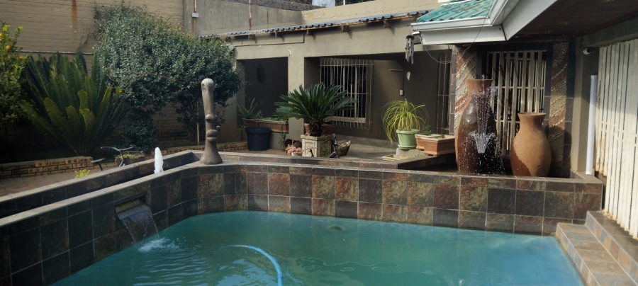 6 Bedroom Property for Sale in Lewisham Gauteng