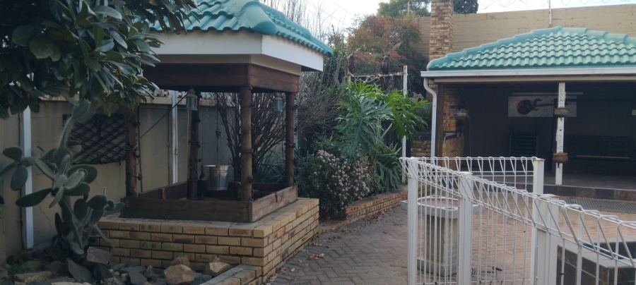 6 Bedroom Property for Sale in Lewisham Gauteng