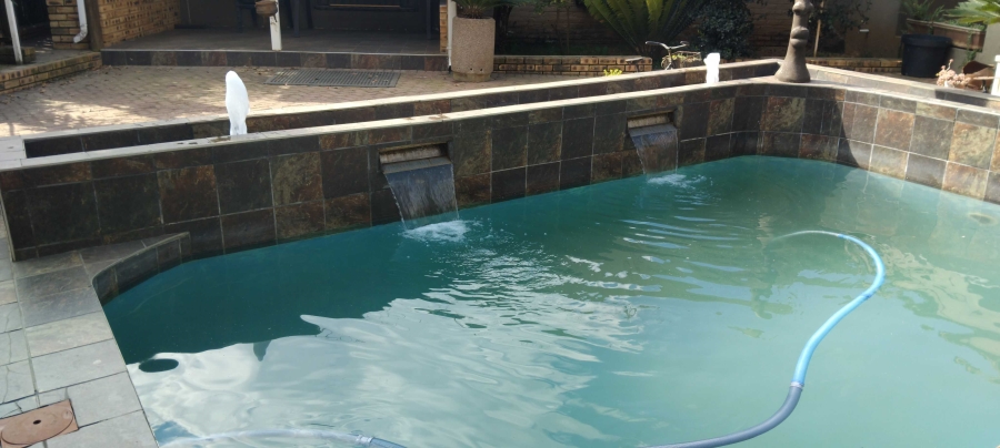 6 Bedroom Property for Sale in Lewisham Gauteng