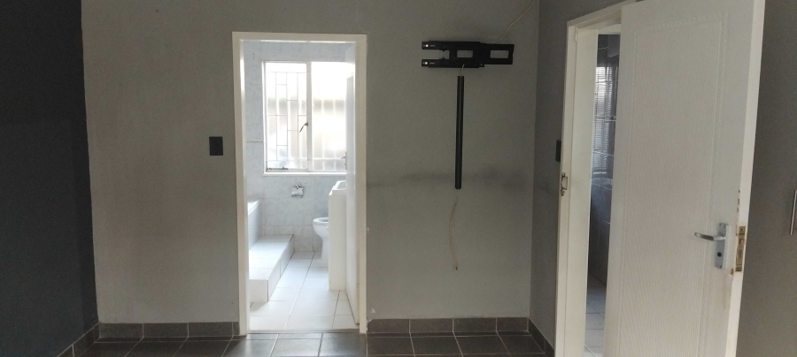 6 Bedroom Property for Sale in Lewisham Gauteng