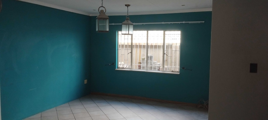 6 Bedroom Property for Sale in Lewisham Gauteng