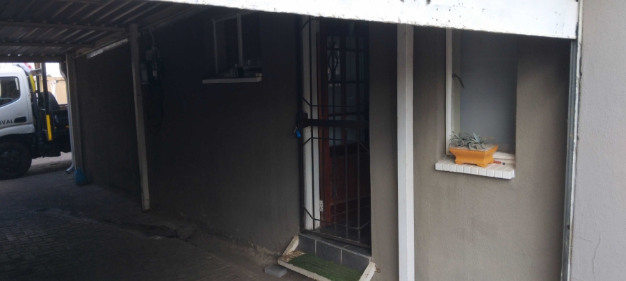 6 Bedroom Property for Sale in Lewisham Gauteng
