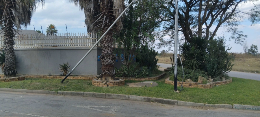 6 Bedroom Property for Sale in Lewisham Gauteng