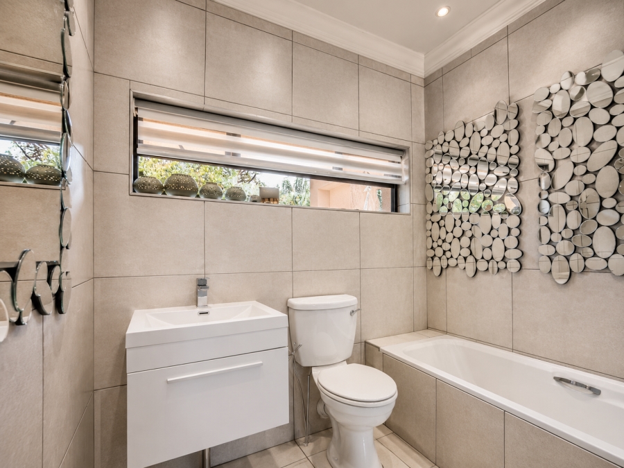 5 Bedroom Property for Sale in Three Rivers Gauteng