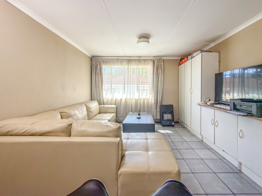 2 Bedroom Property for Sale in Groenkloof Gauteng