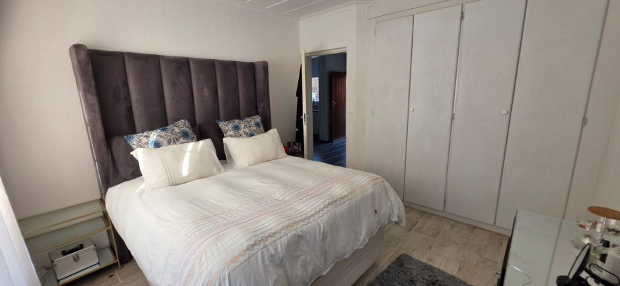 2 Bedroom Property for Sale in Magalieskruin Gauteng