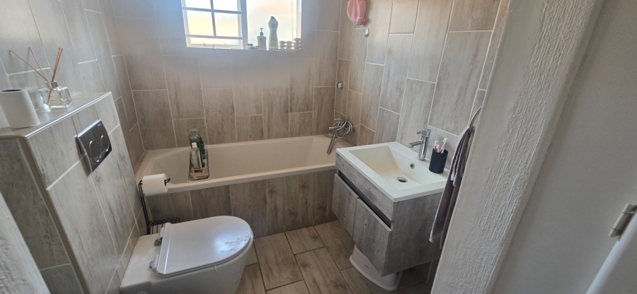 2 Bedroom Property for Sale in Magalieskruin Gauteng