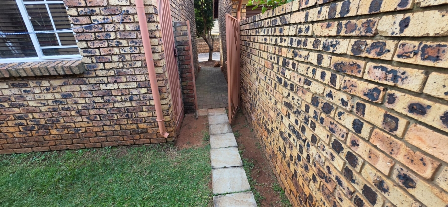 2 Bedroom Property for Sale in Magalieskruin Gauteng
