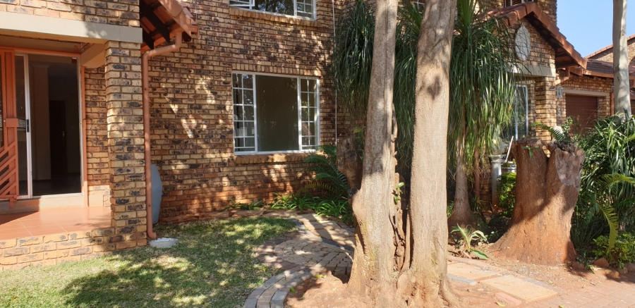 2 Bedroom Property for Sale in Magalieskruin Gauteng