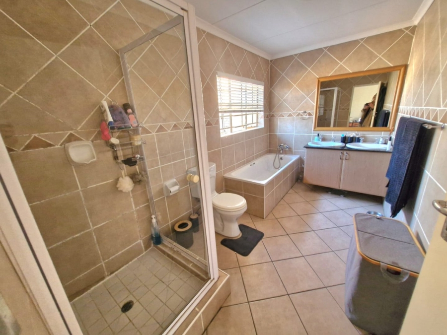 3 Bedroom Property for Sale in Sinoville Gauteng