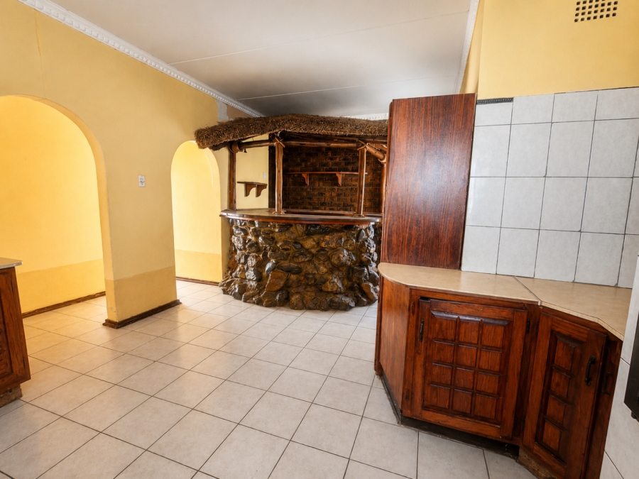 5 Bedroom Property for Sale in Bonanne Gauteng
