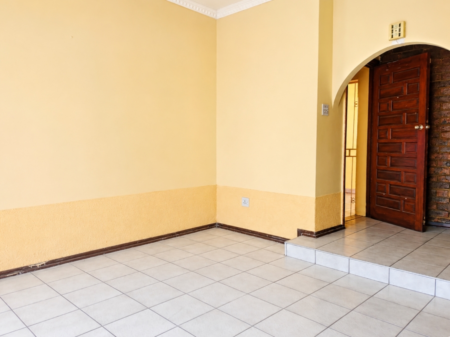 5 Bedroom Property for Sale in Bonanne Gauteng