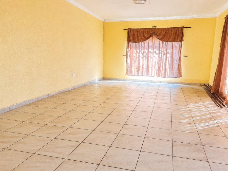 5 Bedroom Property for Sale in Bonanne Gauteng