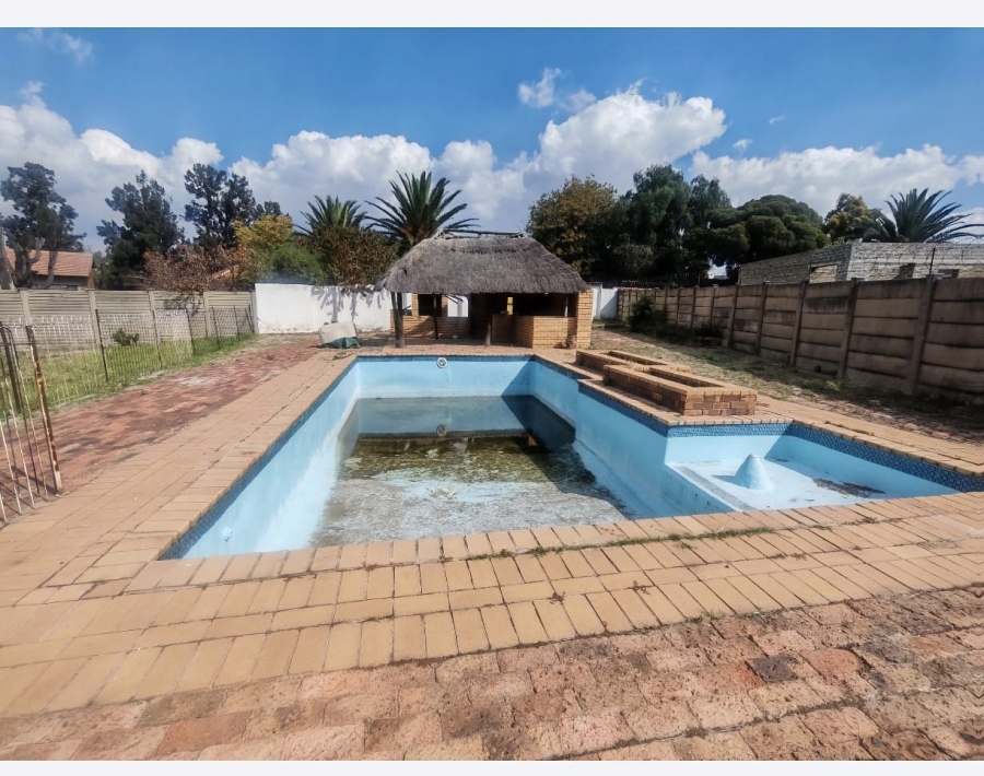 5 Bedroom Property for Sale in Bonanne Gauteng