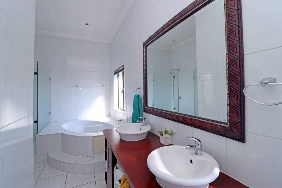 4 Bedroom Property for Sale in Blue Valley Golf Estate Gauteng
