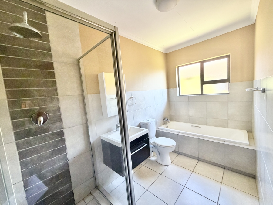To Let 3 Bedroom Property for Rent in Noordwyk Gauteng