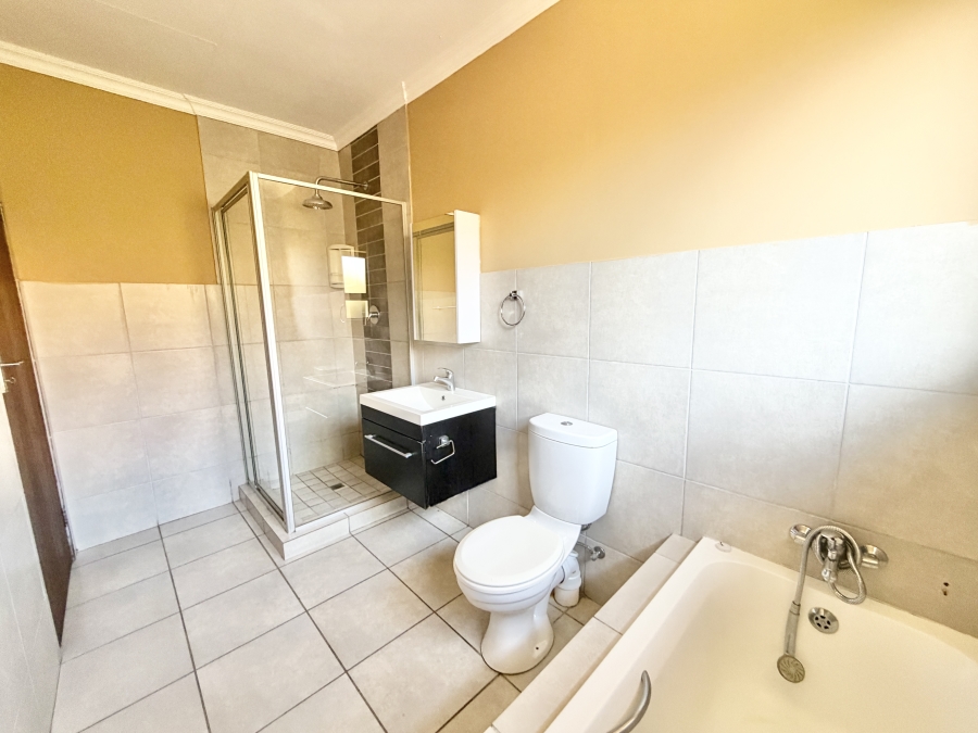 To Let 3 Bedroom Property for Rent in Noordwyk Gauteng