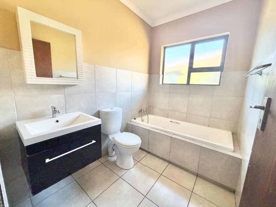To Let 3 Bedroom Property for Rent in Noordwyk Gauteng