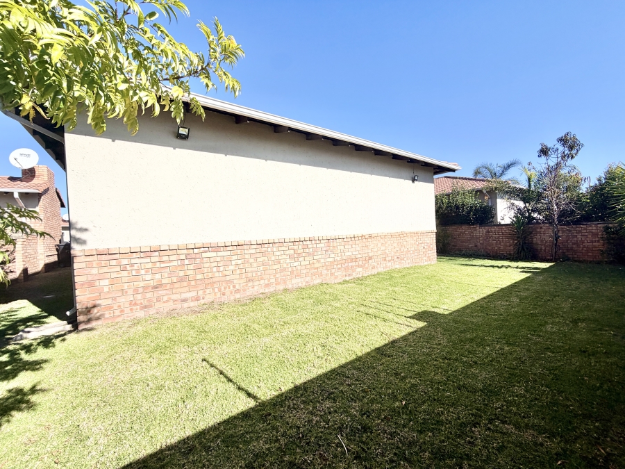 To Let 3 Bedroom Property for Rent in Noordwyk Gauteng