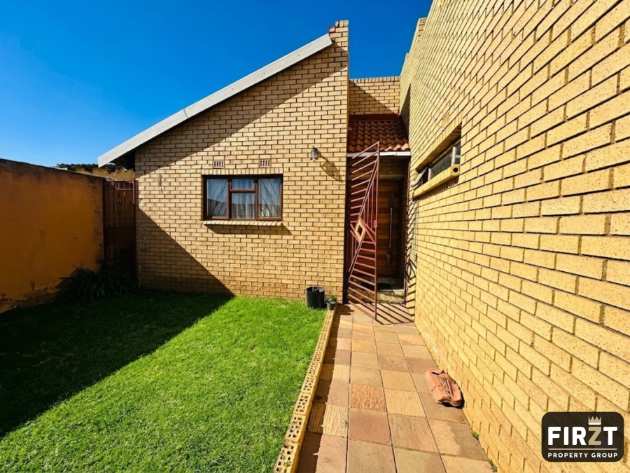2 Bedroom Property for Sale in Meadowlands Gauteng