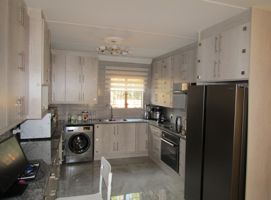 2 Bedroom Property for Sale in Groblerpark Gauteng