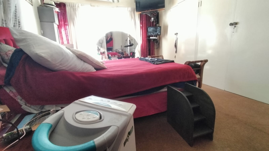 8 Bedroom Property for Sale in Greenhills Gauteng