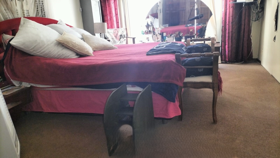 8 Bedroom Property for Sale in Greenhills Gauteng