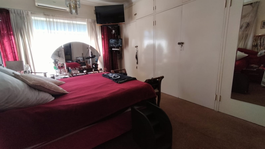 8 Bedroom Property for Sale in Greenhills Gauteng