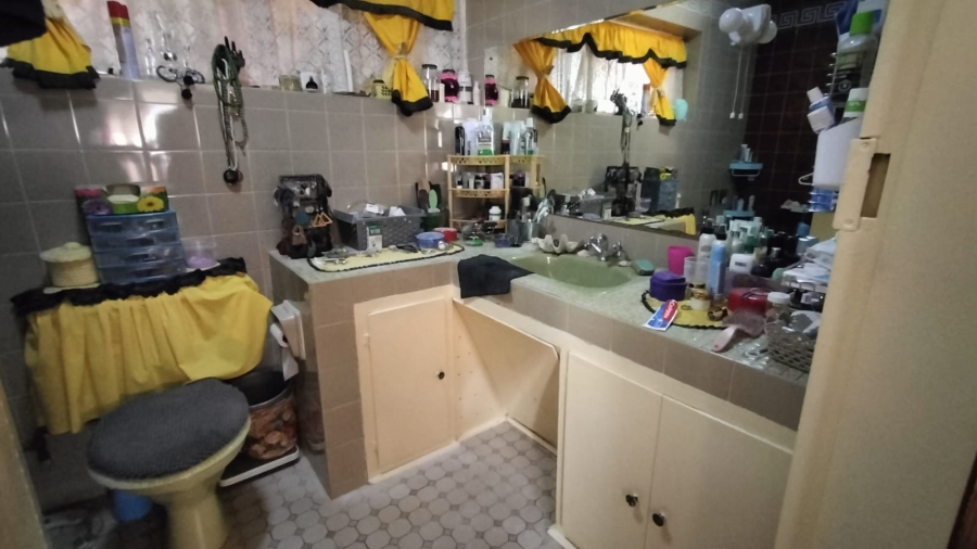 8 Bedroom Property for Sale in Greenhills Gauteng