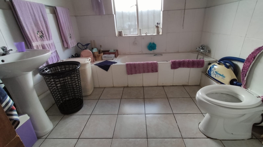 8 Bedroom Property for Sale in Greenhills Gauteng