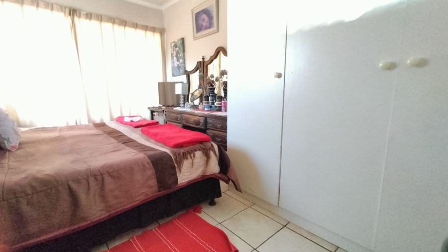 8 Bedroom Property for Sale in Greenhills Gauteng