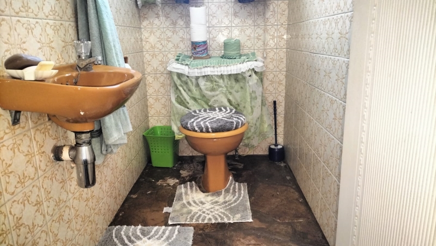 8 Bedroom Property for Sale in Greenhills Gauteng