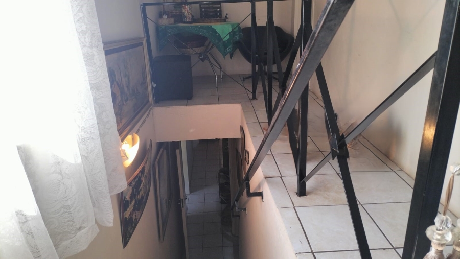 8 Bedroom Property for Sale in Greenhills Gauteng