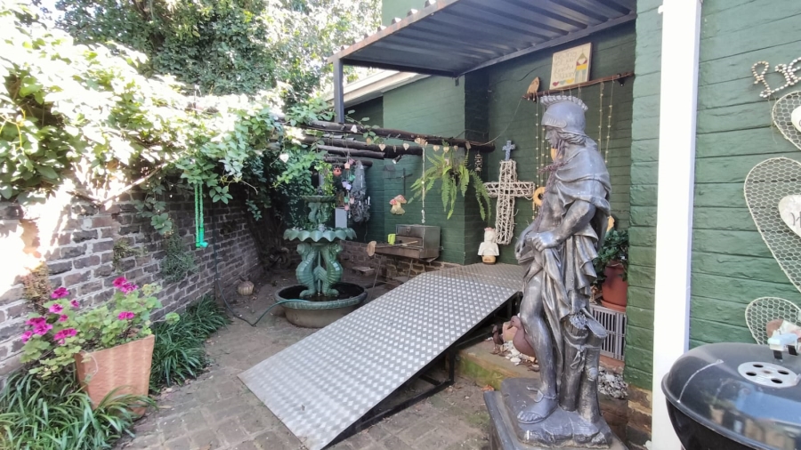 8 Bedroom Property for Sale in Greenhills Gauteng