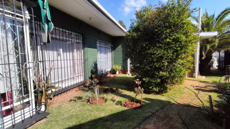 8 Bedroom Property for Sale in Greenhills Gauteng