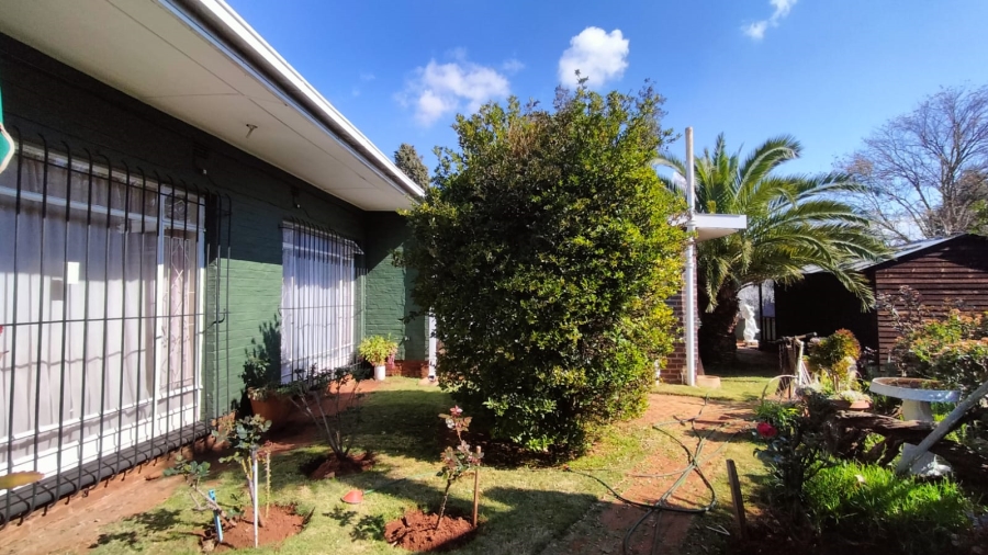 8 Bedroom Property for Sale in Greenhills Gauteng