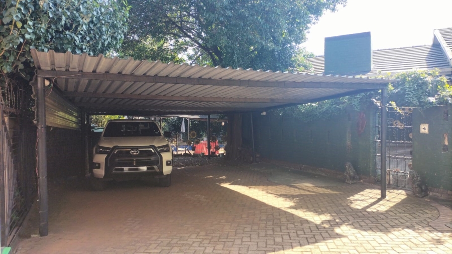 8 Bedroom Property for Sale in Greenhills Gauteng
